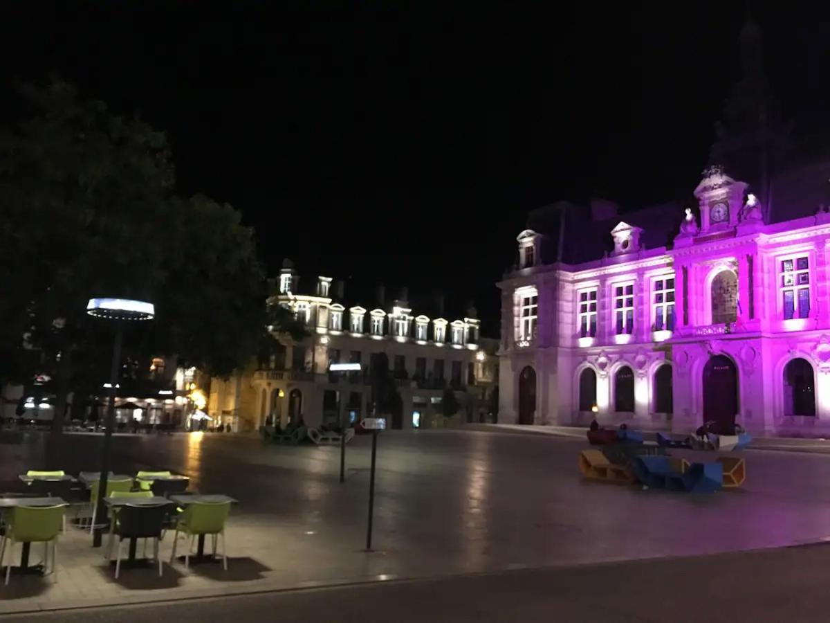Le Square : Appartement Climatise En Centre Ville Puvatya Dış mekan fotoğraf