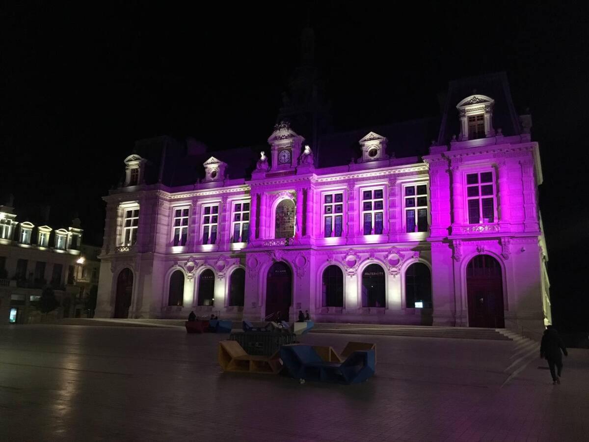 Le Square : Appartement Climatise En Centre Ville Puvatya Dış mekan fotoğraf